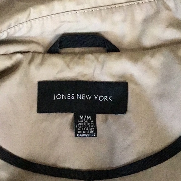 Jones New York Women’s Raincoat - Picture 3 of 7